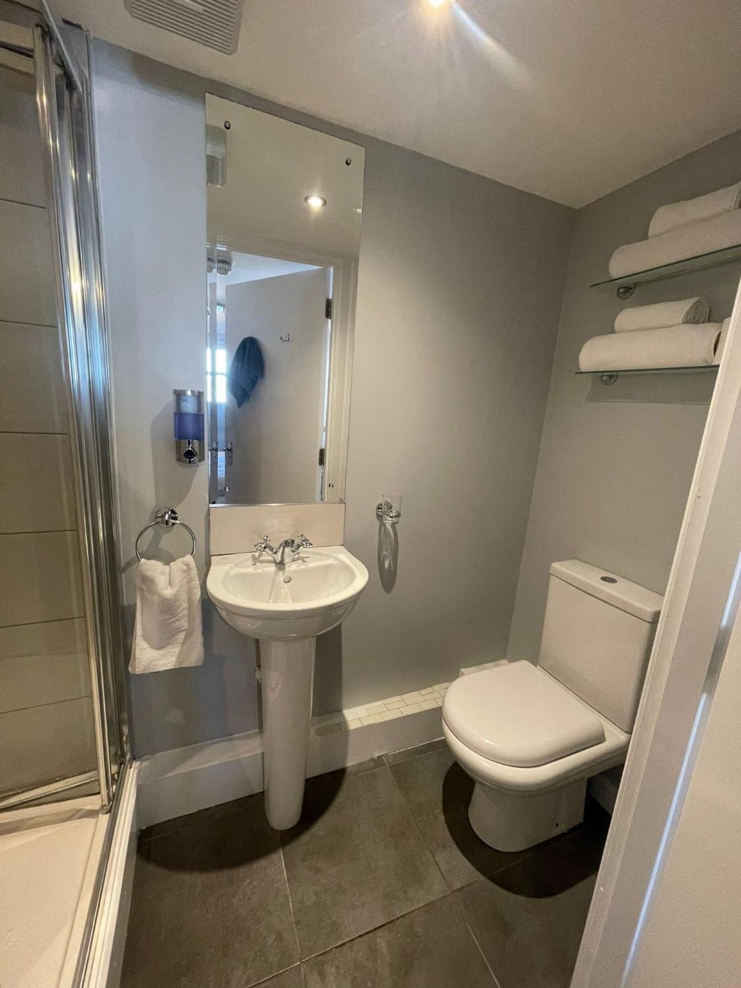 Black Bull With Rooms Upper Cumbernauld Extérieur photo