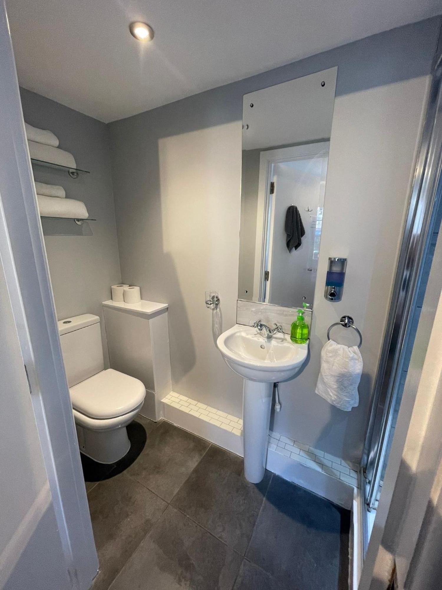 Black Bull With Rooms Upper Cumbernauld Extérieur photo